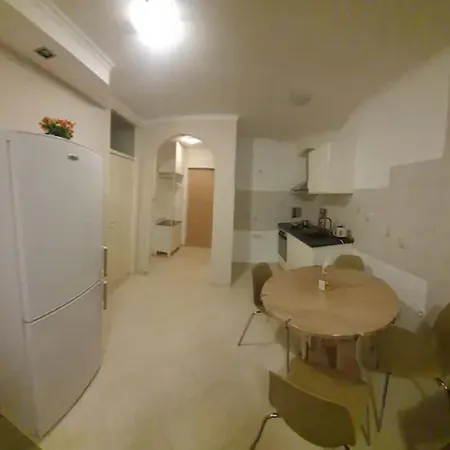 1 Bedroom Flat 15 Minutes From The Sea And Downtown Apartment *